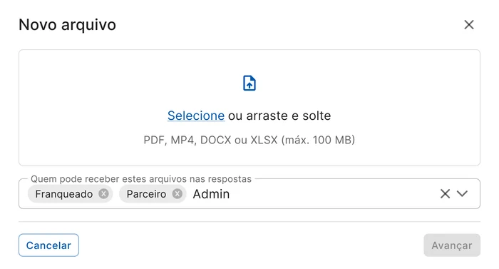 Diálogo de upload: área para selecionar ou arrastar arquivos, e um campo “quem pode receber estes arquivos nas respostas” com os papéis como chips.