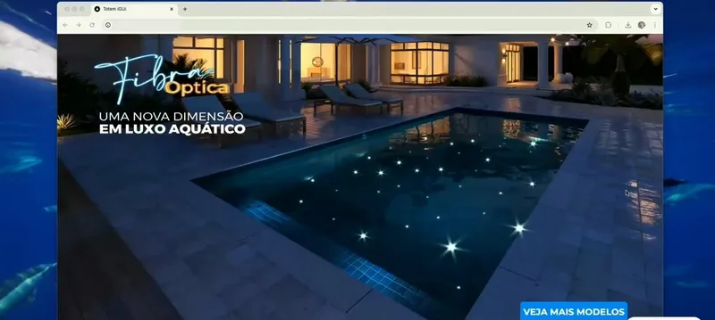 O totem antigo aberto num navegador, mostrando uma piscina em tela cheia com o botão "veja mais modelos".